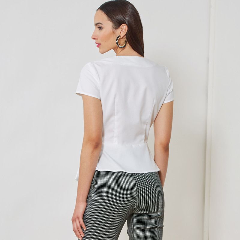 Patron New Look 6700 - Top croisé boutonné et basque taille