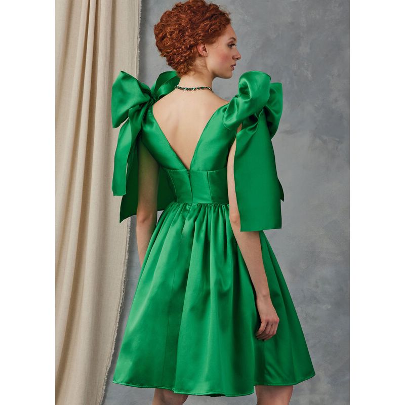 Patron Vogue 2048 U5 (44-52) - Robe de soirée avec décolleté en V