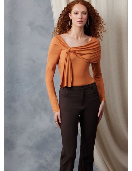 Patron Vogue 2049 Y5 (46-54) - Body ajusté avec drapé élégant