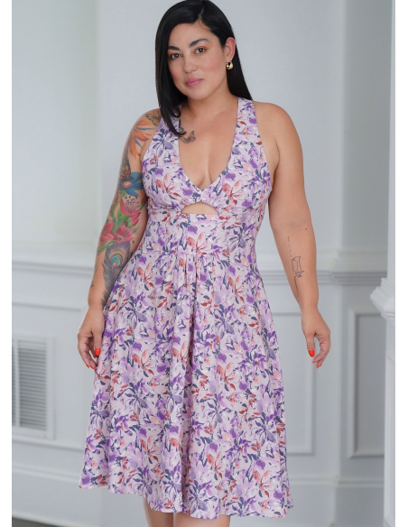 Patron Simplicity 9946.Y5 (46-54) - Robe à encolure profonde ou dégagée avec découpes modernes