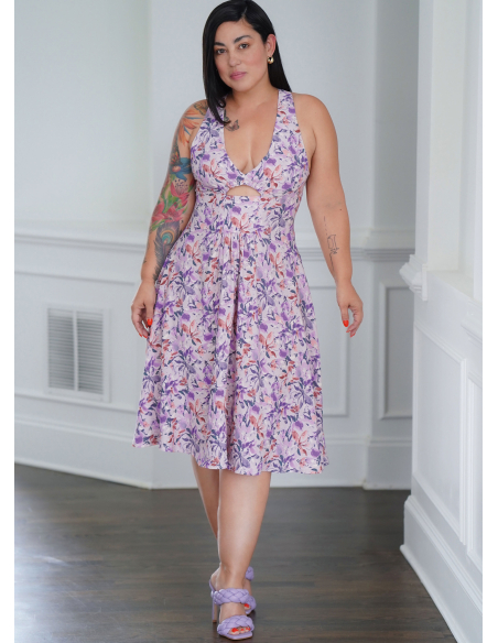 Patron Simplicity 9946.Y5 (46-54) - Robe à encolure profonde ou dégagée avec découpes modernes