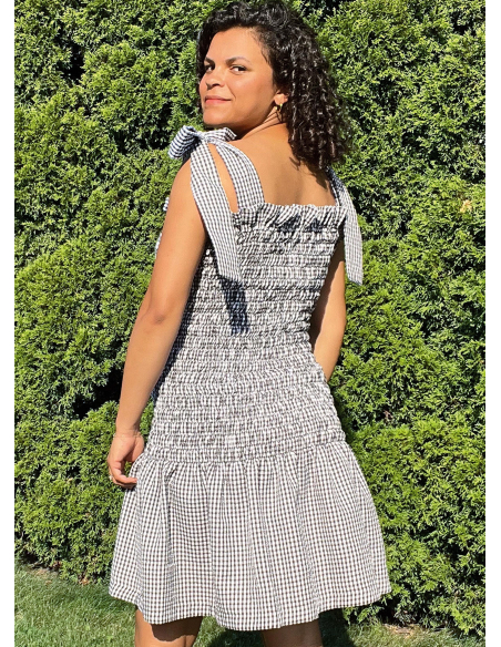 Patron KnowMe 2115.K5 (36-44) - Robe à smocks avec détails raffinés