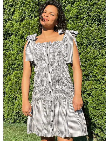 Patron KnowMe 2115.Y5 (46-54) - Robe à smocks avec détails raffinés