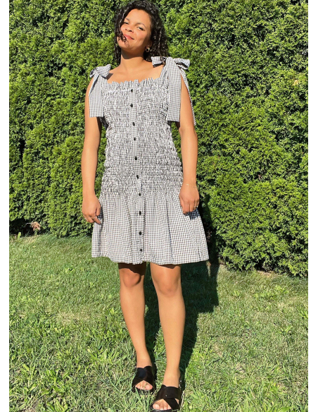 Patron KnowMe 2115.Y5 (46-54) - Robe à smocks avec détails raffinés