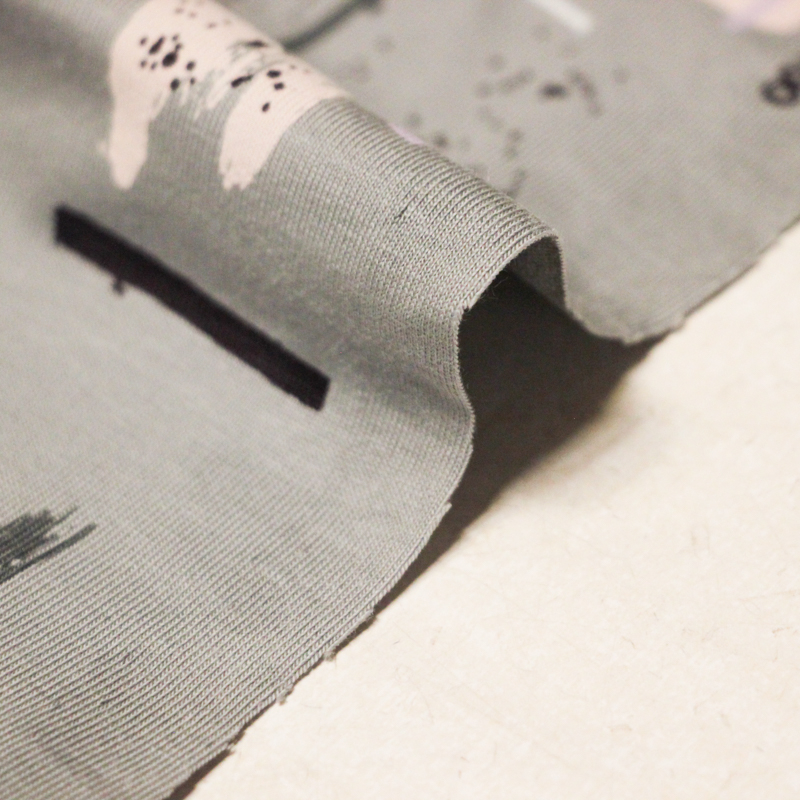 Jersey coton peigné & élasthanne - Trace colorée fond gris