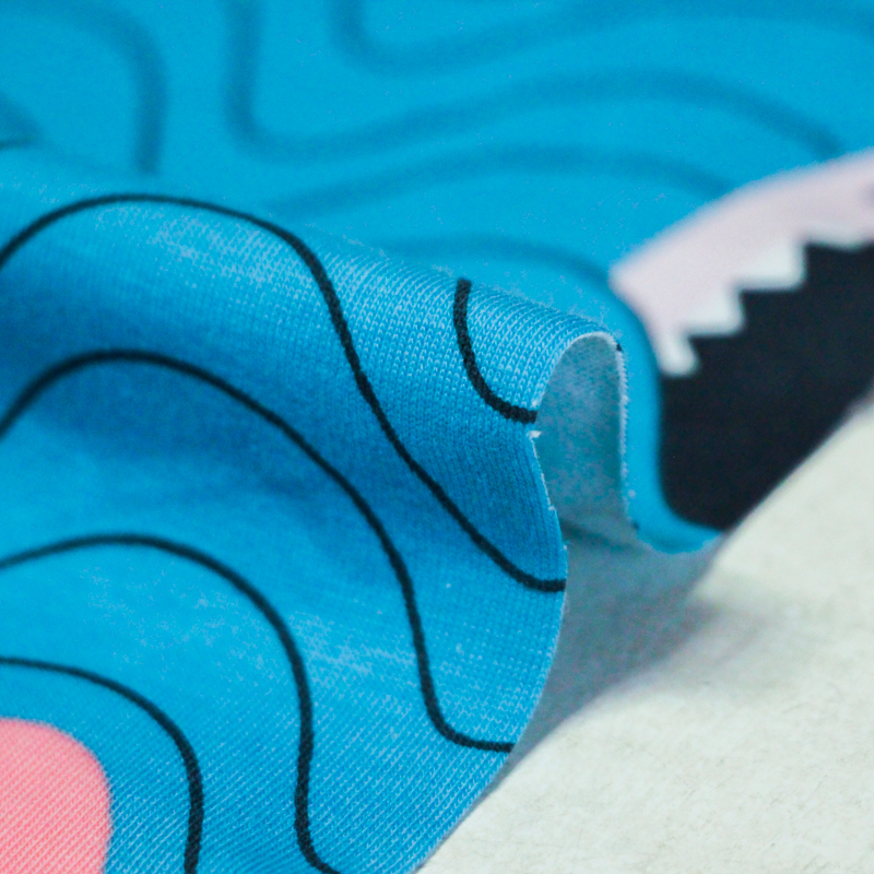 Jersey coton peigné & élasthanne - Requins fond bleu