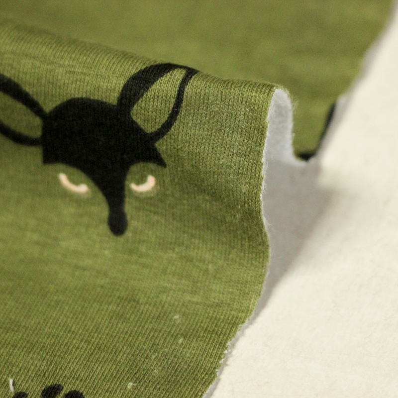 Molleton gratté - Renard noir & beige fond vert