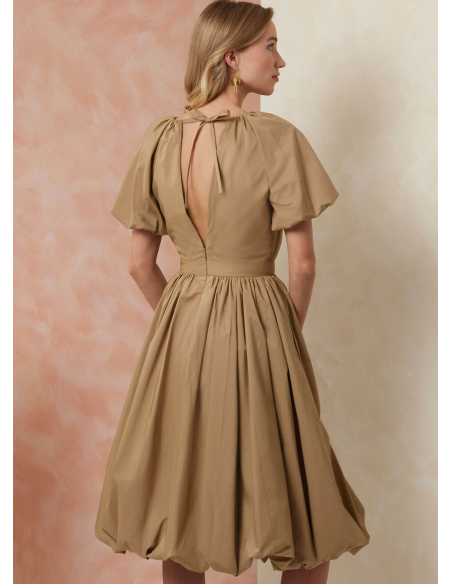 Patron Vogue 2106/U5 (44-52) - Robe froncée à ourlet bulle et dos ouvert