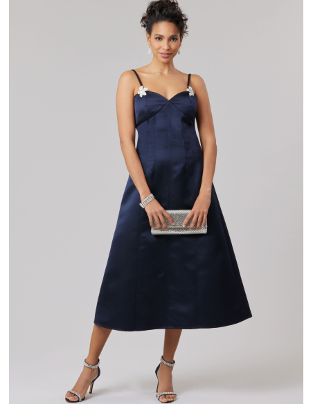 Patron McCall's 8577.K5 (36-44) - Robe ajustée à manches variées et encolure v