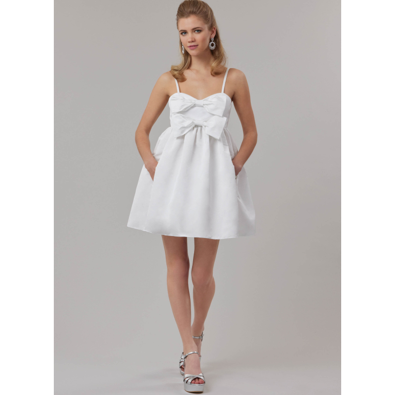 Patron McCall's 8581.W3 (58-66) - Robe taille empire sweetheart à bretelles