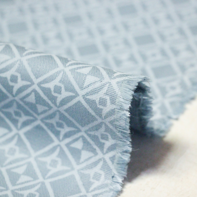 Gabardine coton & élasthanne - Motif géométrique fond bleu