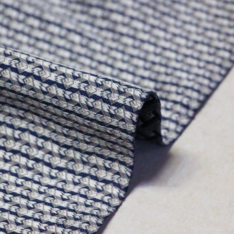 Jacquard 100% soie - Entrelacs bleu marine et gris