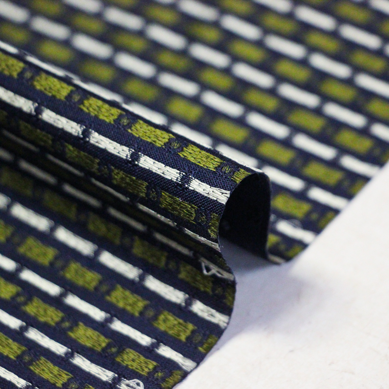 Jacquard 100% soie - Pois et petites fleurs vertes fond marine