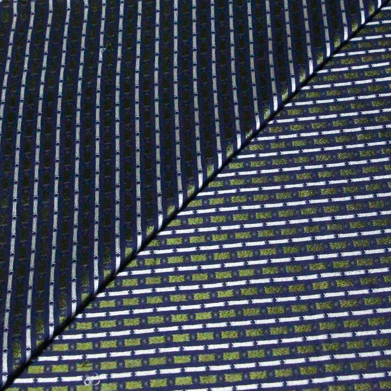 Jacquard 100% soie - Pois et petites fleurs vertes fond marine