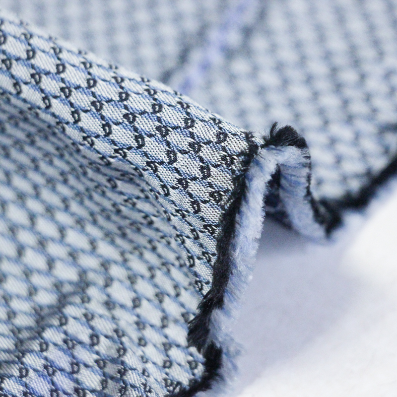 Jacquard 100% soie - Cachemire blanc fond bleu