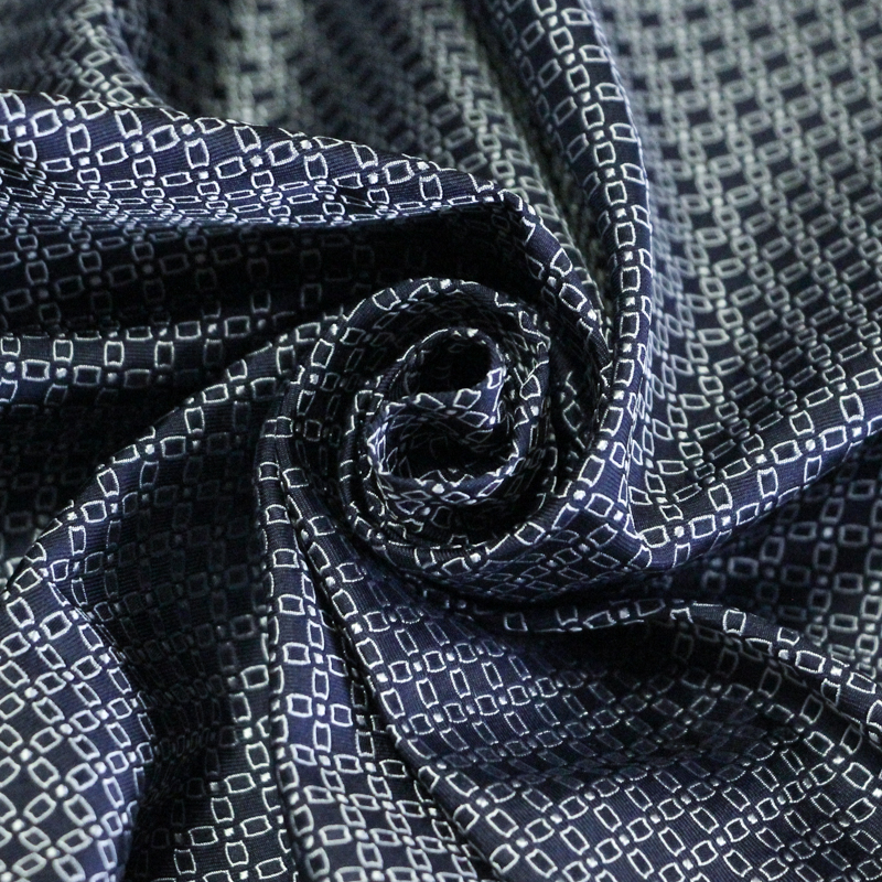 Jacquard 100% soie - Chaîne rectangulaire blanc fond bleu
