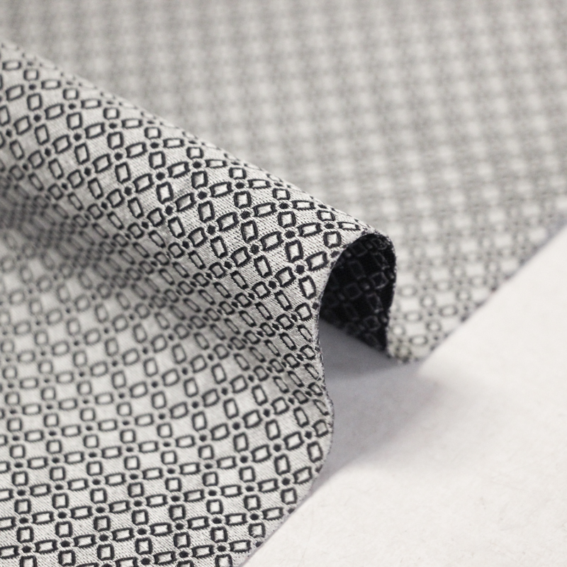 Jacquard 100% soie - Chaîne rectangulaire blanc fond bleu