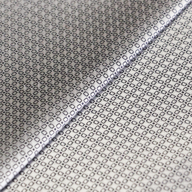 Jacquard 100% soie - Chaîne rectangulaire blanc fond bleu