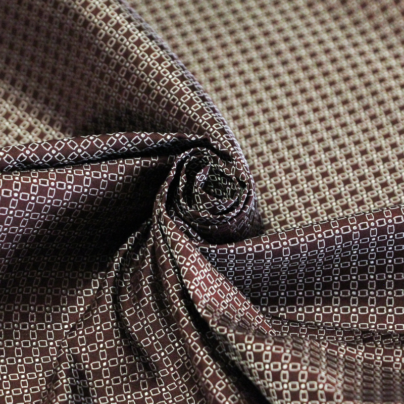 Jacquard 100% soie - Chaîne rectangulaire blanc fond bordeaux