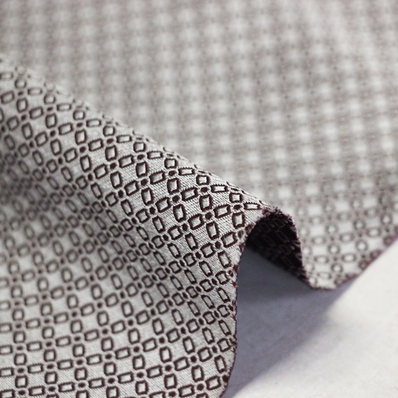 Jacquard 100% soie - Chaîne rectangulaire blanc fond bordeaux