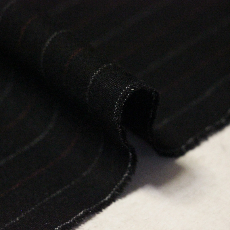 Tissu tailleur émerisé - Rayure blanche et rouge fond noir