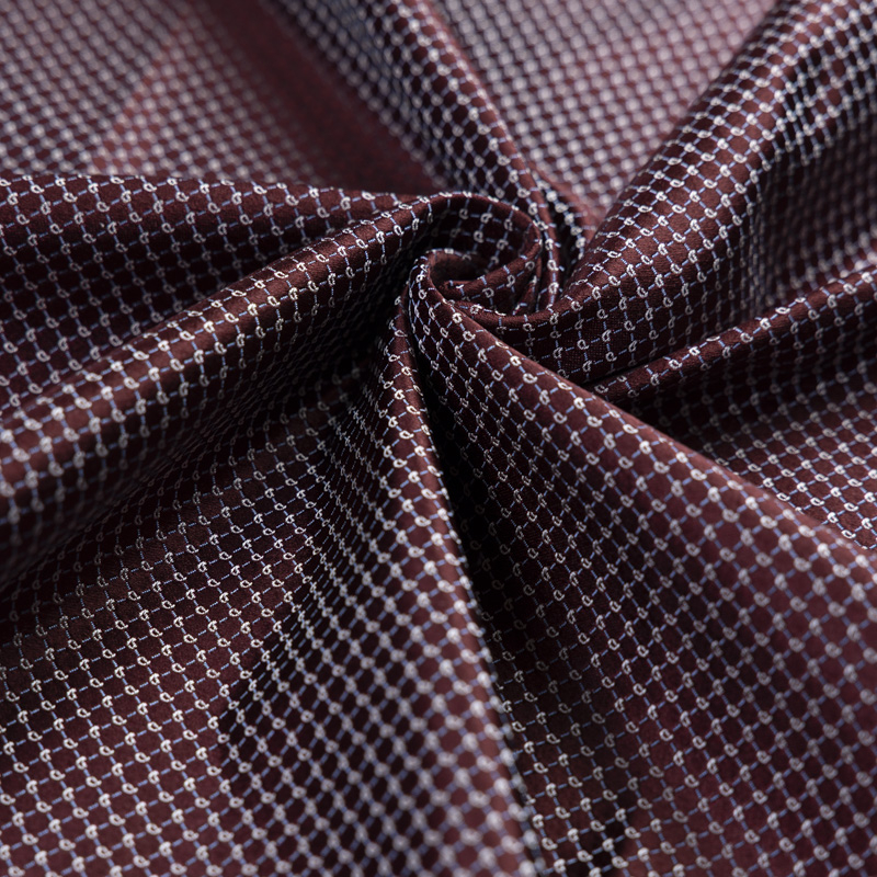 Jacquard 100% soie - Cachemire blanc fond bordeaux