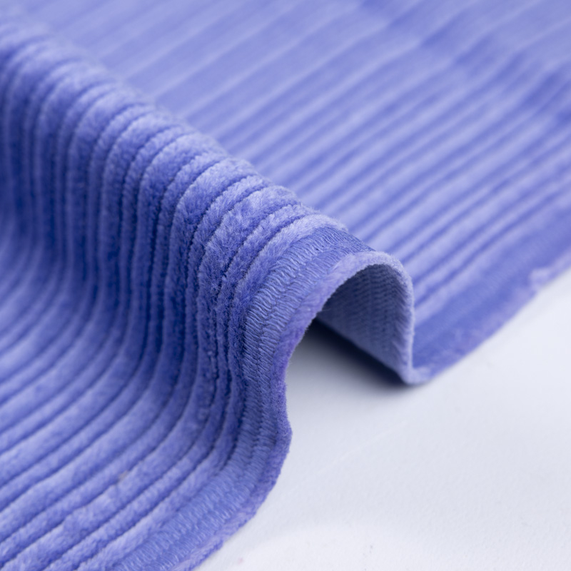 Velours côtelé à côtes irrégulières – Violette claire