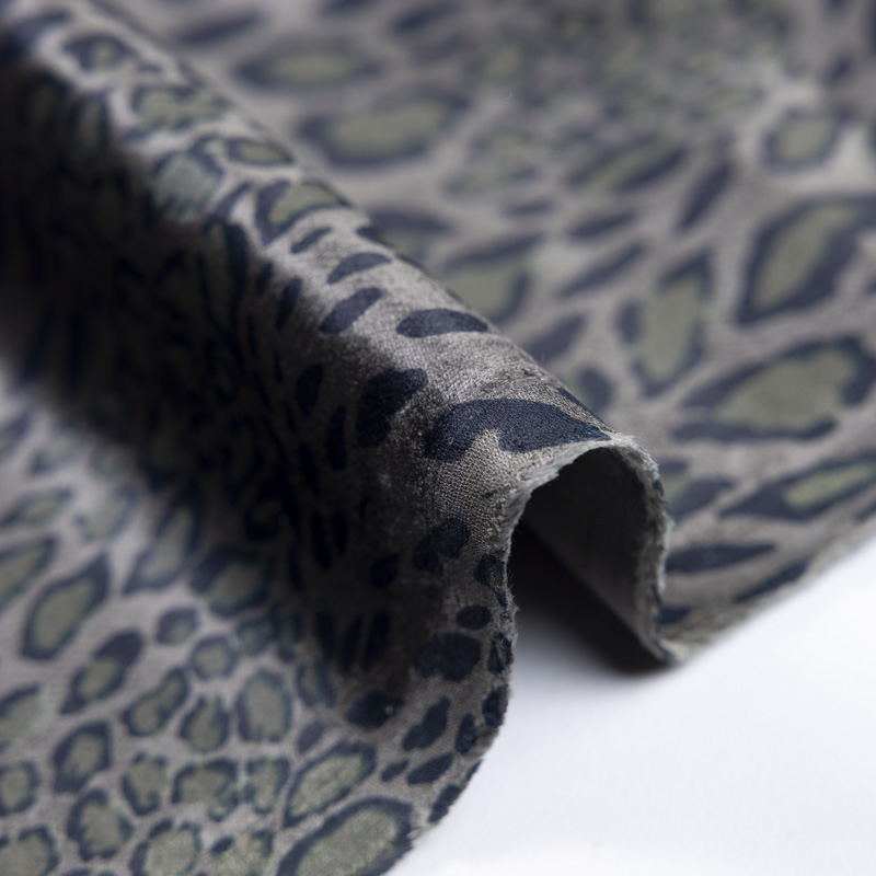 Velours ras coton, viscose & élasthanne - Reptile fond vert