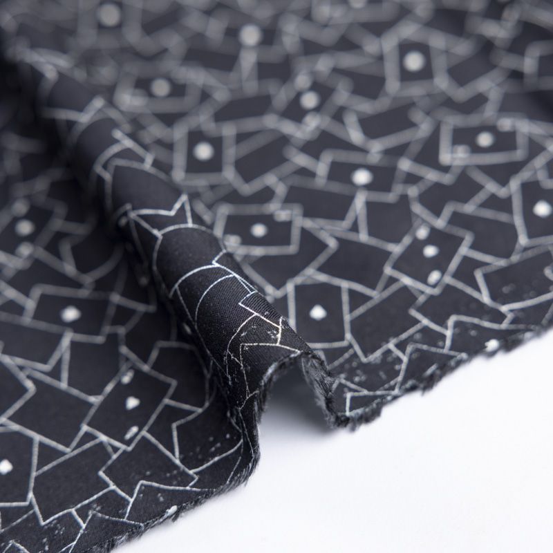 Twill 100% viscose – Cartes à jouer fond noir