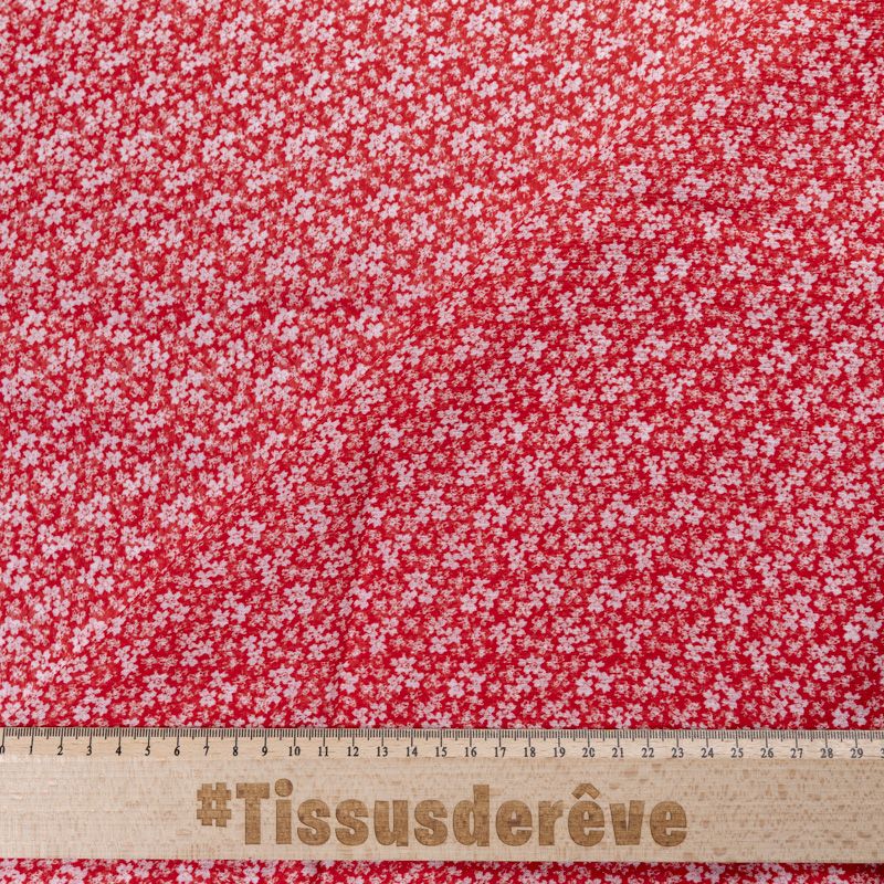 Mousseline crinkle 100% viscose – Fleurs blanches sur fond rouge