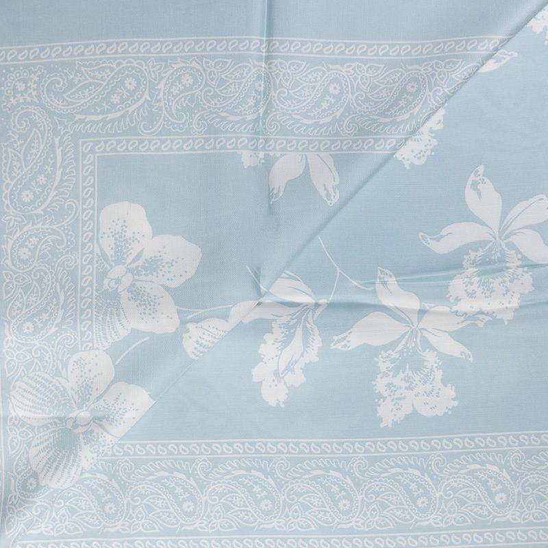 Panneau twill 100% viscose – Fleurs & bordure cachemire bleu ciel