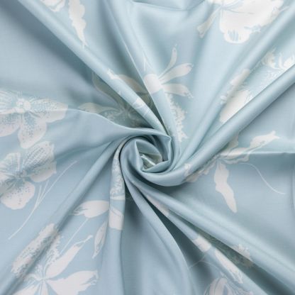 Panneau twill 100% viscose – Fleurs & bordure cachemire bleu ciel 2