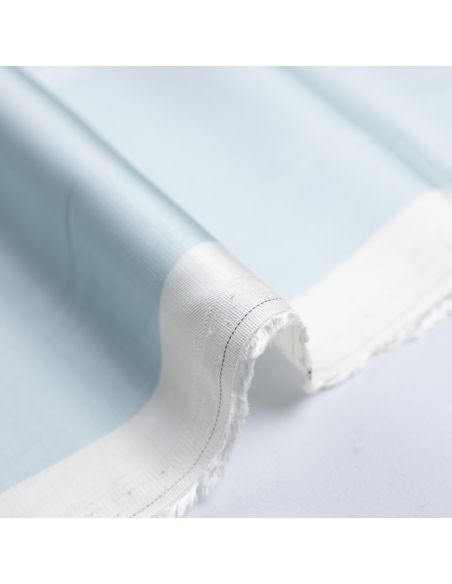 Panneau twill 100% viscose – Fleurs & bordure cachemire bleu ciel