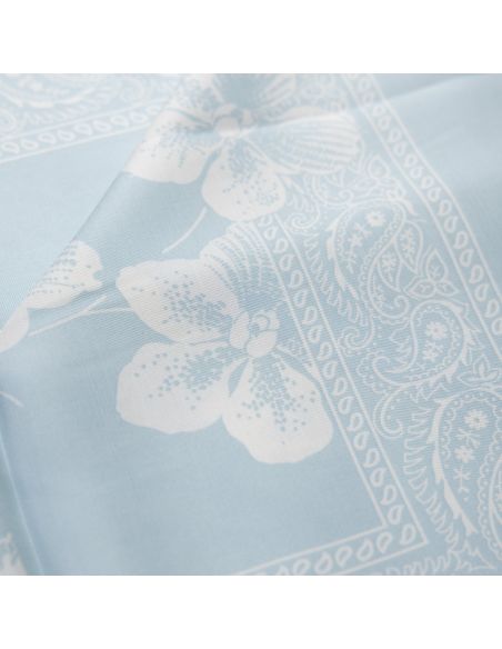 Panneau twill 100% viscose – Fleurs & bordure cachemire bleu ciel
