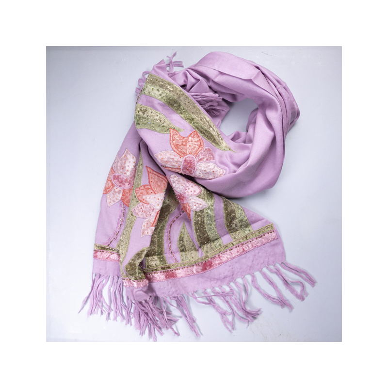 Étole 100% laine brodée et perlée – Fleurs stylisées rose