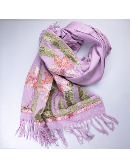 Étole 100% laine brodée et perlée – Fleurs stylisées rose
