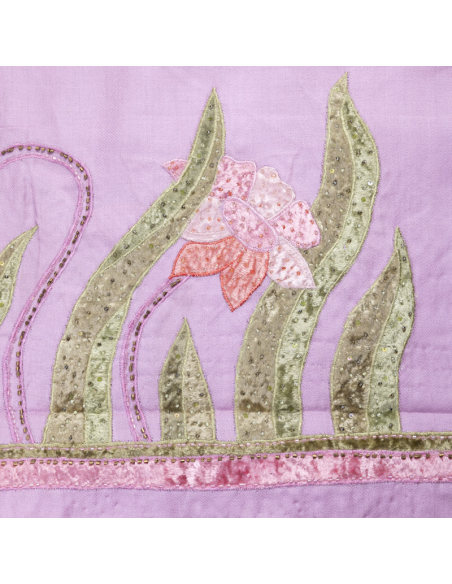 Étole 100% laine brodée et perlée – Fleurs stylisées rose