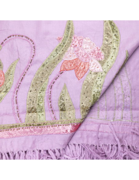Étole 100% laine brodée et perlée – Fleurs stylisées rose