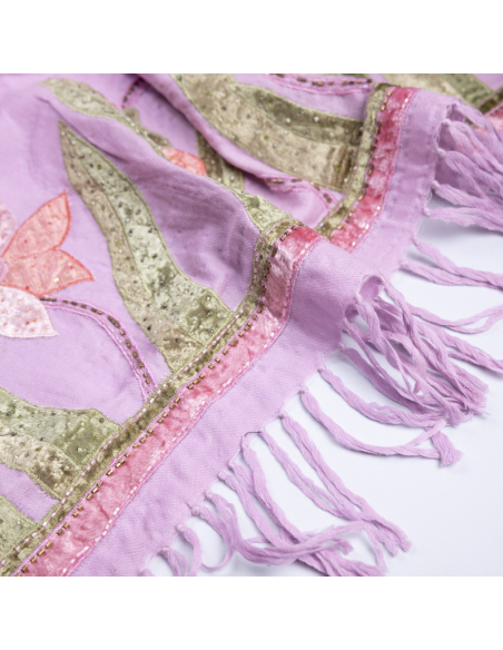 Étole 100% laine brodée et perlée – Fleurs stylisées rose