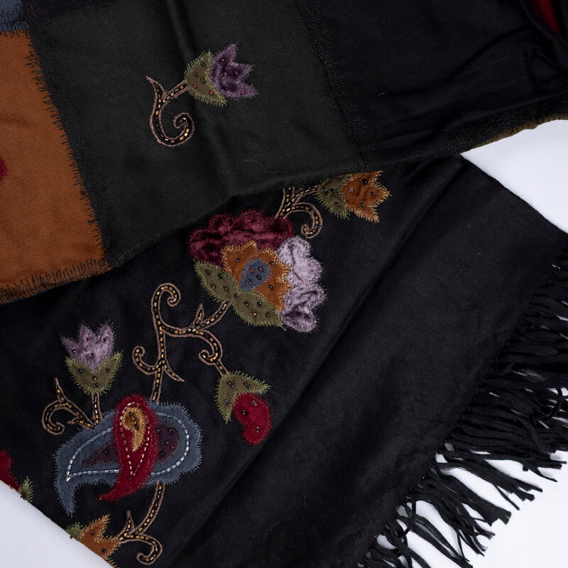 Étole brodée perlée 100% laine – Patchwork multicolore fleur