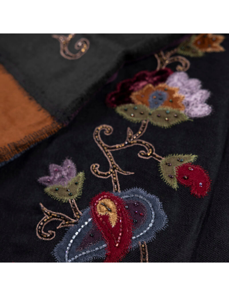 Étole brodée perlée 100% laine – Patchwork multicolore fleur