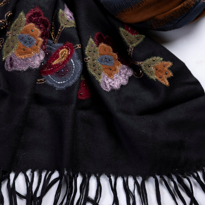 Étole brodée perlée 100% laine – Patchwork multicolore fleur