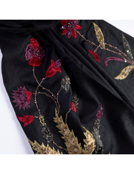 Étole 100% laine brodée perlée – Fleurs noir