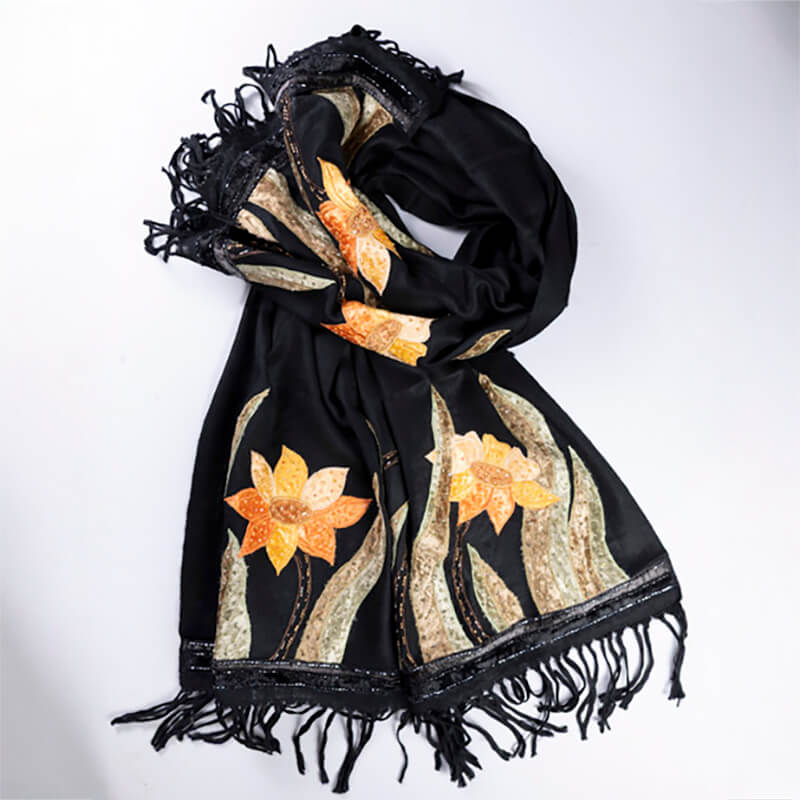 Étole 100% laine brodée perlée – Fleuri noir