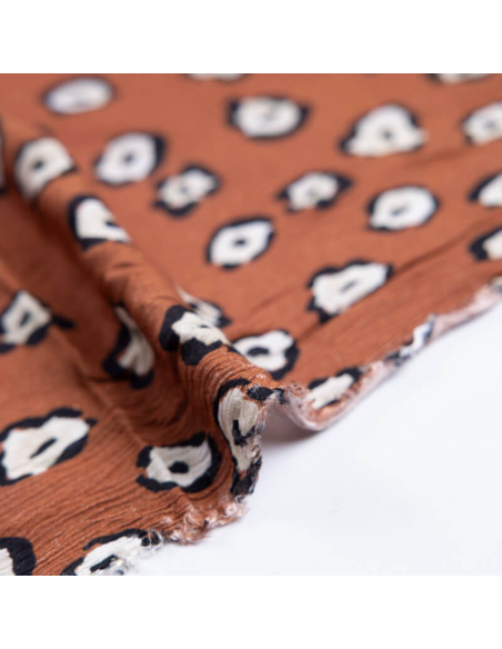 Étoffe crinckle 100% viscose – Jaguar marron