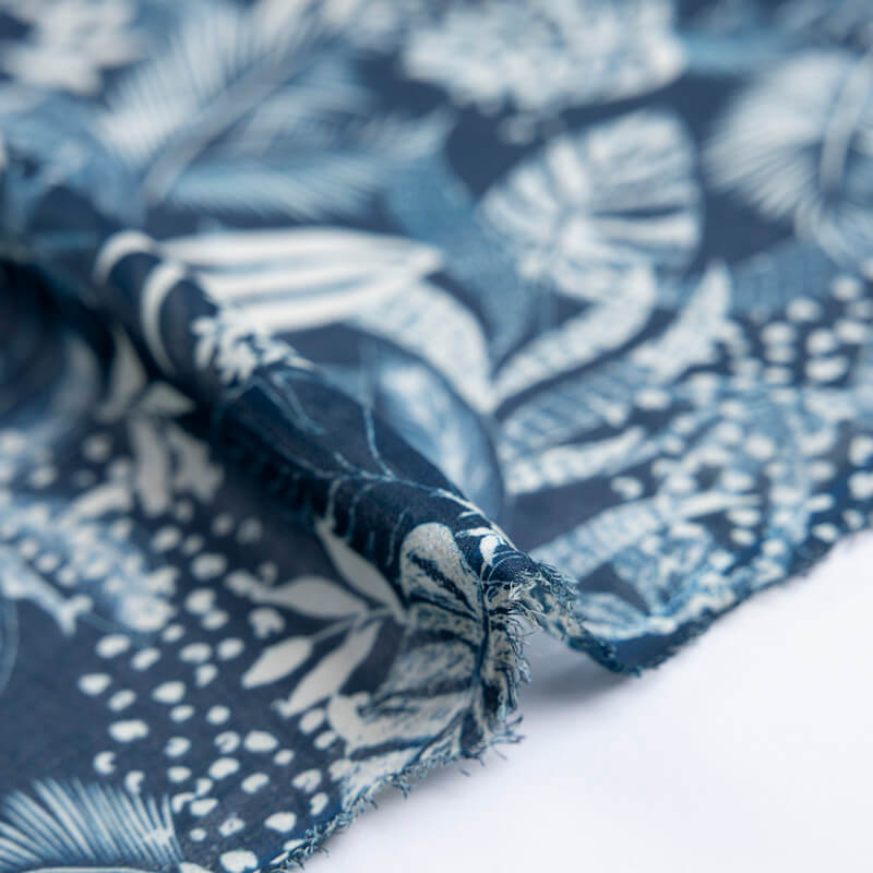 Mousseline – Nuit tropicale fond bleu