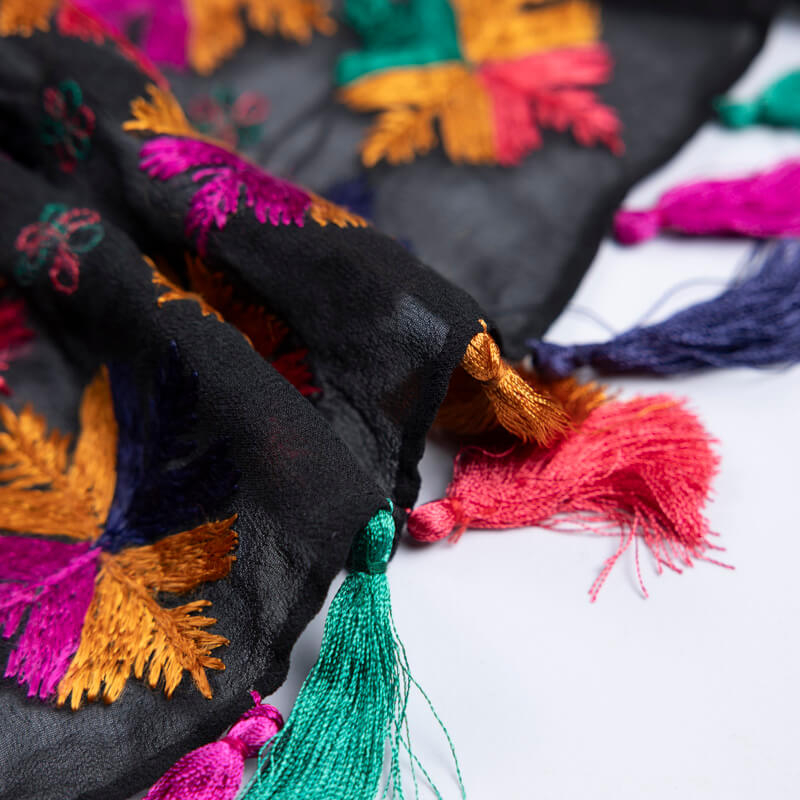Étole 100% soie brodée – Fond noir broderies multicolores