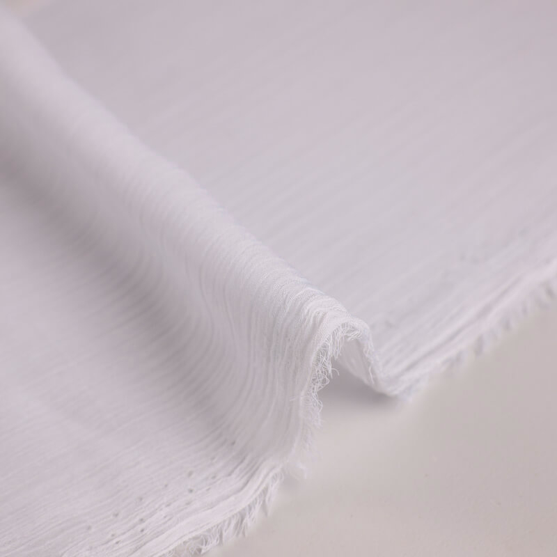 Mousseline crinckle brodée – Fleuri blanc optique