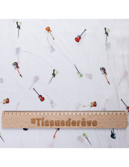 Mousseline crinkle – Guitares multicolores fond blanc