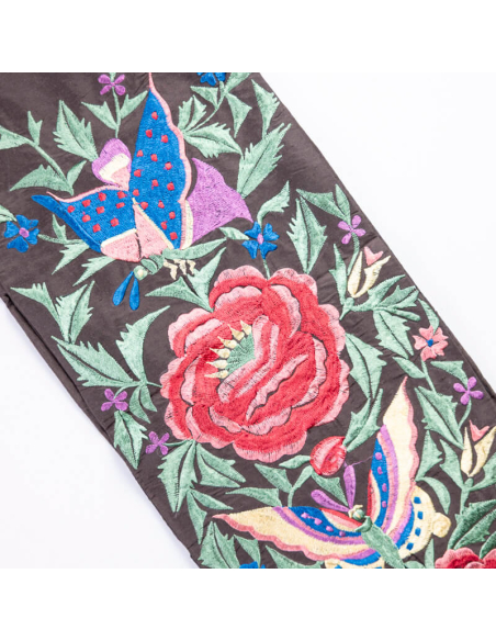 Tour de cou 100% soie – Broderie fleurs et papillons sur fond marron
